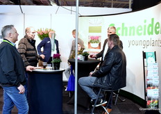 Evert Jan Luijtjes and Anton Hooijmeijer of Schneider Youngplants busy in conversation with Chris and John of Hill Plant and Tom and Luuc van den Heuvel of Hordijk Jurion.